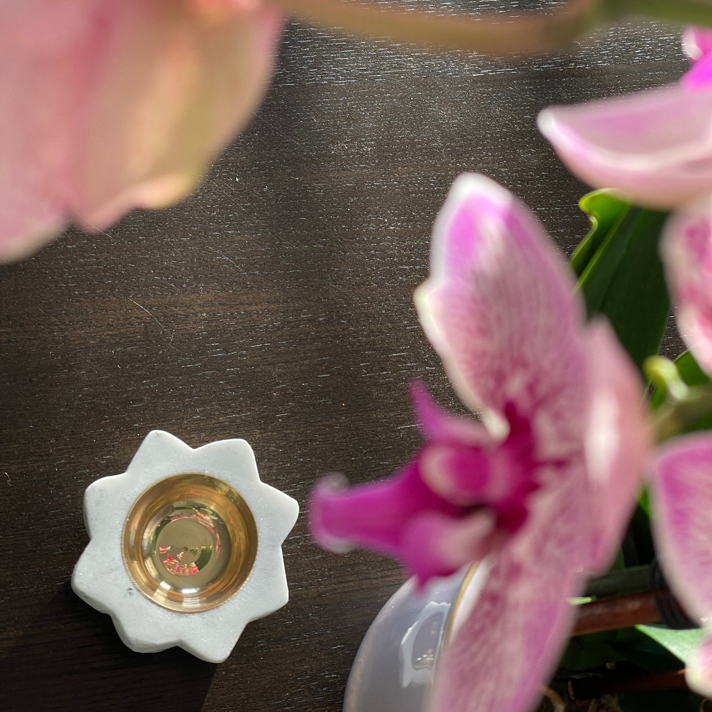 Elegant Candle holder decor piece for aesthetic look which gives modern touch to any decor