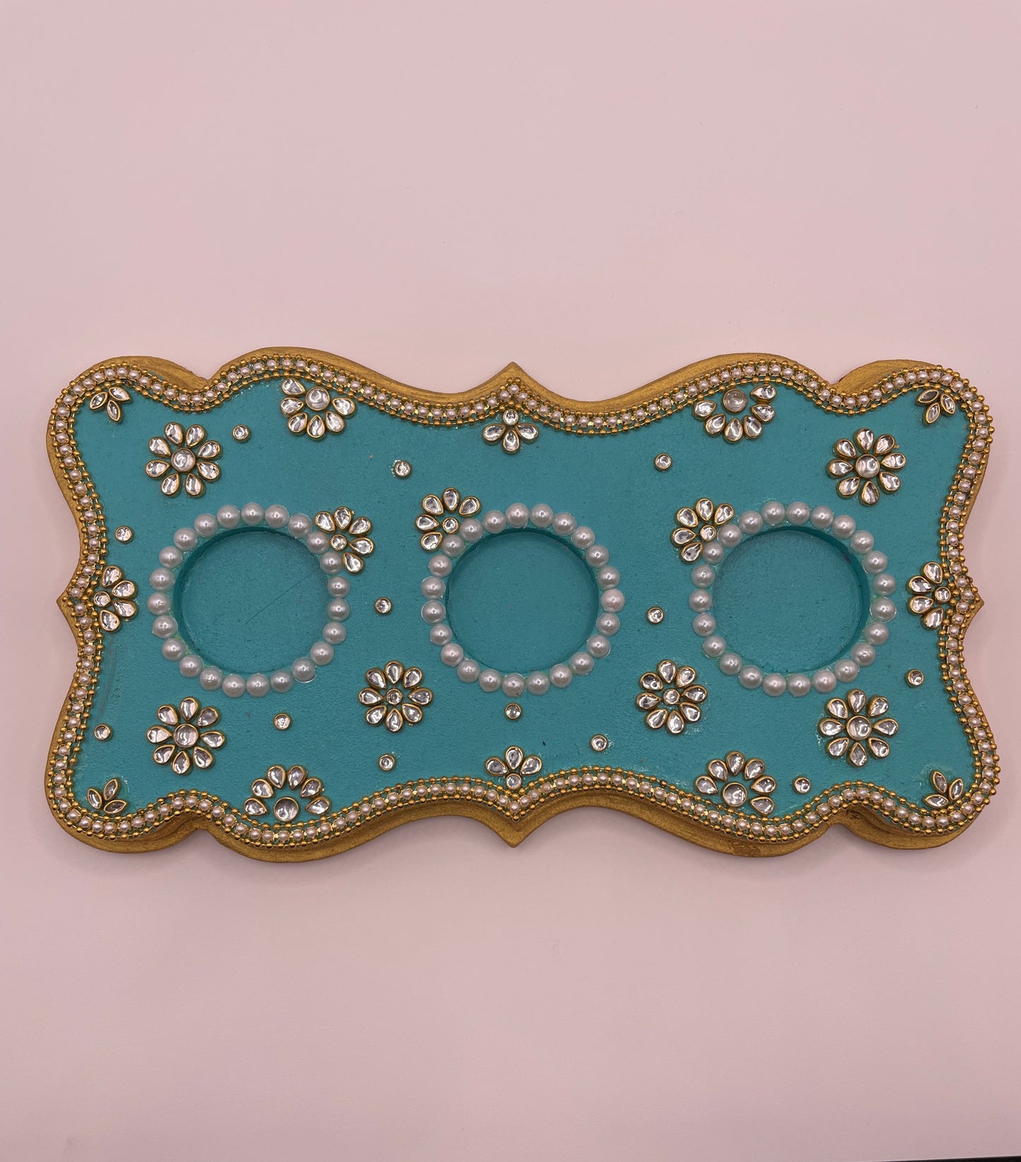 Table centerpiece t-light holder
