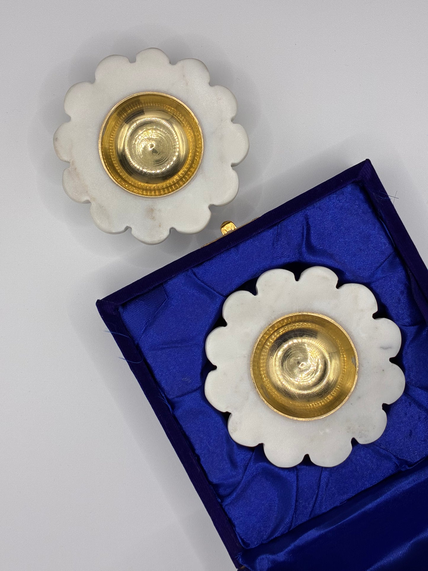 White Marble T-light candle holder - Flower shape
