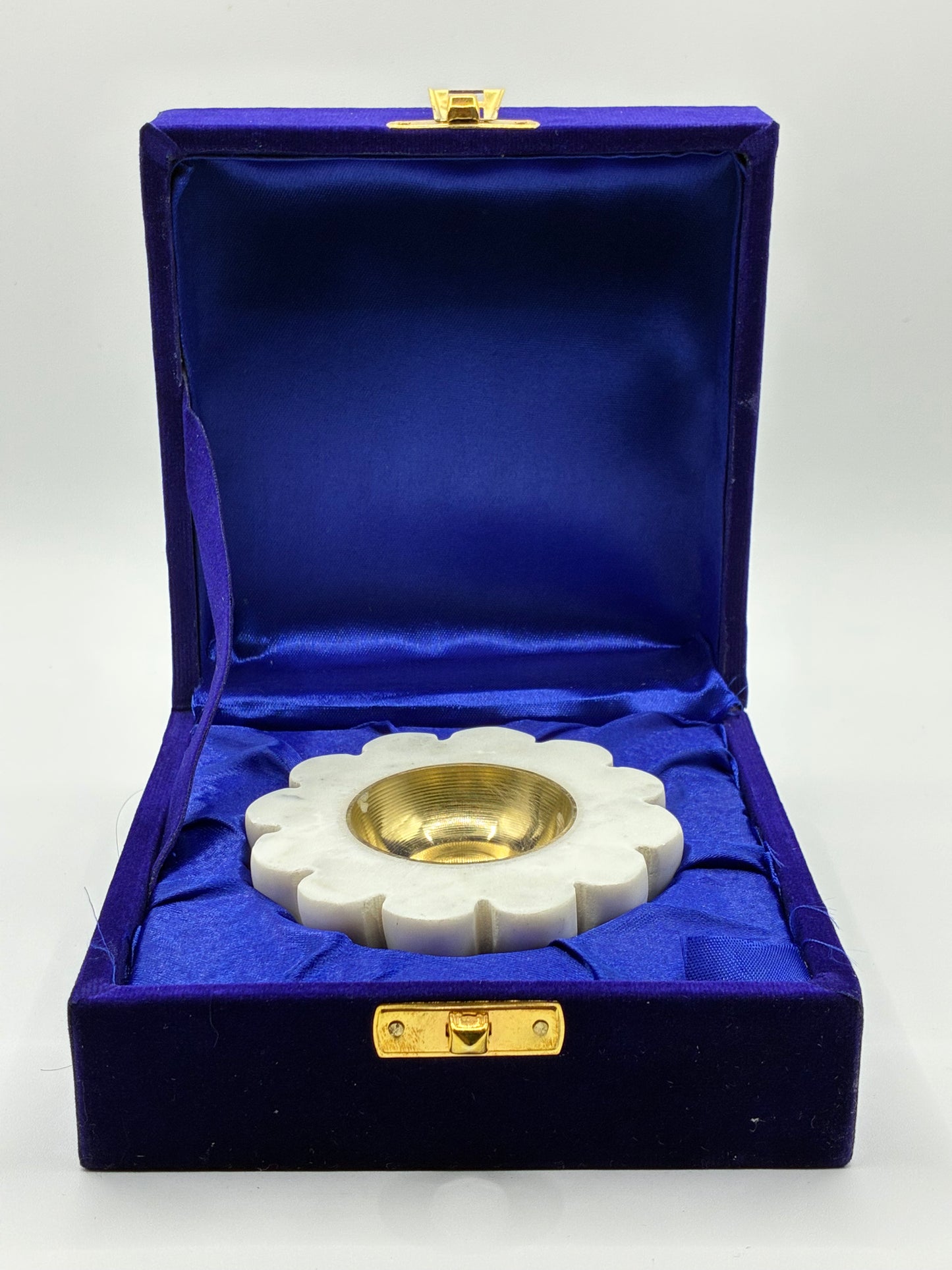 White Marble T-light candle holder - Flower shape