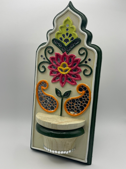 Wall hanging with flower pattern, wall decor